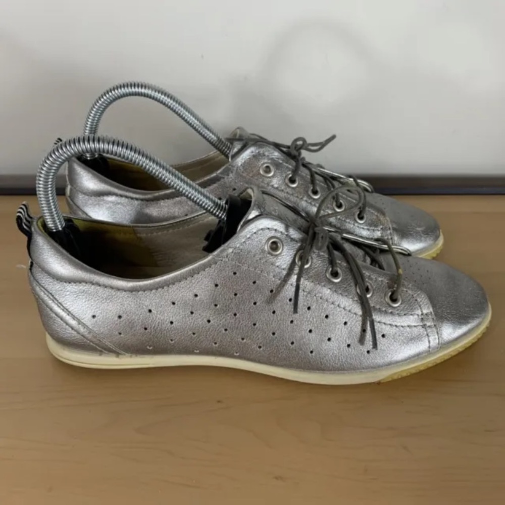 Ecco Metallic Silver Genuine Leather 8.5 39 Lace Up Fashion Sneakers